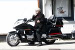 Amsterdam 21 april 2009
Rutger Hauer op zijn honda gold wing motor in amsterdam. Hij heeft een soort aanhanger achter zijn motor hangen en riookt heerlijk een sigaret.
Peter Smulders bv