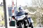 Amsterdam 21 april 2009
Rutger Hauer op zijn honda gold wing motor in amsterdam. Hij heeft een soort aanhanger achter zijn motor hangen en riookt heerlijk een sigaret.
Peter Smulders bv