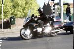 Amsterdam 21 april 2009
Rutger Hauer op zijn honda gold wing motor in amsterdam. Hij heeft een soort aanhanger achter zijn motor hangen en riookt heerlijk een sigaret.
Peter Smulders bv