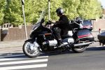 Amsterdam 21 april 2009
Rutger Hauer op zijn honda gold wing motor in amsterdam. Hij heeft een soort aanhanger achter zijn motor hangen en riookt heerlijk een sigaret.
Peter Smulders bv