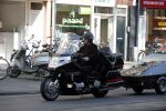 Amsterdam 21 april 2009
Rutger Hauer op zijn honda gold wing motor in amsterdam. Hij heeft een soort aanhanger achter zijn motor hangen en riookt heerlijk een sigaret.
Peter Smulders bv