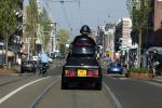 Amsterdam 21 april 2009
Rutger Hauer op zijn honda gold wing motor in amsterdam. Hij heeft een soort aanhanger achter zijn motor hangen en riookt heerlijk een sigaret.
Peter Smulders bv