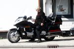 Amsterdam 21 april 2009
Rutger Hauer op zijn honda gold wing motor in amsterdam. Hij heeft een soort aanhanger achter zijn motor hangen en riookt heerlijk een sigaret.
Peter Smulders bv