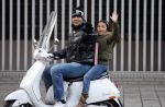 Amsterdam 12 november 2007
Ruud Gullit met zijn dochter Joelle op zijn vespa scooter.