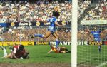 Rotterdam, 14 Mei 1986
Competitiewedstrijd Feyenoord-PSV met een eindstand van 2-3
De net overgenomen Ruud Gullit scoort tegen zijn oude club.
Foto Peter Smulders BV