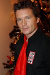 Amsterdam 1 december 2007
Bekende nederlanders verkopen op wereld aids dag draagtassen voor het goede doel in de bijenkorf. Sander Janson