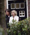 Laren 1 en 2 maart 2008
Sander Vahle heeft bij zijn vriendin Heleen Kolff geslapen en gaat daarna met haar naar zijn nieuwe huis kijken.
Peter Smulders bv
