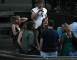 Amsterdam 9 mei 2008
Sander Vahle met een vriendin en Menno Kohler met zijn vriendin samen varend in een sloep op de grachten