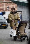 Amsterdam 26 januari 2008
Sander vriend Irene v d Laar met zoon in kinderwagen.