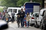 Amsterdam 27 mei 2008
Sander v d Laar met zijn zoontje Vince en India de dochtyer van Irene v d Laar op de fiets.