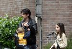 Amsterdam 27 mei 2008
Sander v d Laar met zijn zoontje Vince en India de dochtyer van Irene v d Laar op de fiets.