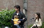 Amsterdam 27 mei 2008
Sander v d Laar met zijn zoontje Vince en India de dochtyer van Irene v d Laar op de fiets.