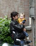 Amsterdam 27 mei 2008
Sander v d Laar met zijn zoontje Vince en India de dochtyer van Irene v d Laar op de fiets.