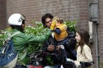 Amsterdam 27 mei 2008
Sander v d Laar met zijn zoontje Vince en India de dochtyer van Irene v d Laar op de fiets.