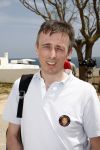 Praia da luz 3 mei 2008
Vandaag was het precies 1 jaar geleden dat Madeleine Mc Cann verdwenen is.  Ze sliepen toen in hotel ocean Club. Op deze dag was er een herdenkingsdiens in de kerk van het dorp. Familie, Michael Wright Sandy Cameron   waren aanwezig. Er waren veel cameraploegen en fotograven aanwezig.
Peter Smulders bv