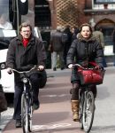 Amsterdam 19 april 2008
Sanne Wallis de Vries met man op de fiets in amsterdam.
Peter Smulders bv
