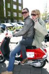 Amsterdam 12 mei 2009
Het blad Grazia organiseert samen met vespa scooters een leuke rally door amsterdam heen. Sebastiaan Labrie met zijn vriendin
Peter Smulders bv