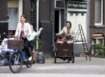 Amsterdam 11 augustus 2008
Beau v Erve Dorens en zijn vrouw Selly v Erven Dorens brengen met de bakfiets de kinderen naar school voor hun eerste schooldag na de vakantie.