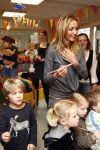 Uithoorn 23 januari 2008
Wendy v Dijk met Sem en broer Mike voorlezen tijdens de nationale vorleesdag  bij de speeldoos.