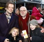 Amsterdam 25 januari 2009
Premiere de dappere muis in Tuschinski. Serge henri Valcke met kennis en zijn kinderen
Peter Smulders bv