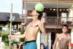 Curacao 2 janjuari 2009
Jan Smit Demy de Zeeuw Nick Schilder en Simon Keizer aan het voetvolleyballen op het strand bij lions Dive.
Yolanthe Cabau v Kasbergen en de vriendinnen van Demy en Nick moedigen ze aan.
Peter Smulders bv