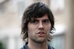 Volendam 19 mei 2009
Vandaag werd bekend gemaakt dat Yolanthe Cabau v Kasbergen en Jan smit na 2 en een half jaar hun relatie hebben verbroken. Voor hun huis stond veel pers en fans. Simon Keizer
Peter Smulders bv