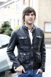 Volendam 19 mei 2009
Vandaag werd bekend gemaakt dat Yolanthe Cabau v Kasbergen en Jan smit na 2 en een half jaar hun relatie hebben verbroken. Voor hun huis stond veel pers en fans. Simon Keizer
Peter Smulders bv