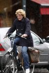Amsterdam 5 april 2008
Simone Kleinsma op de fiets in de regen.