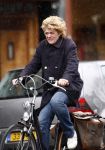 Amsterdam 5 april 2008
Simone Kleinsma op de fiets in de regen.