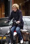 Amsterdam 5 april 2008
Simone Kleinsma op de fiets in de regen.