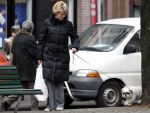 Amsterdam 14 januari 2009
Simone Kleinsma met Guus Verstraete en hond op de cornelis schuytstraat.
Peter Smulders bv