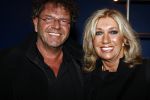 Hilversum 5 maart 2009
Uitreiking gouden buma harpen in studi 21. Sjoukje Smit met haar kersverse echtgenote/man
Peter Smulders bv