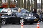Laren 14 april 2008
Opnames Gooische vrouwen  met Linda de Mol Susan Visser Tjitske Reidinga en Alex Klaasen. Ze rijden in Gooische vrouwen met Linda de Mol haar porsche cabrio.
