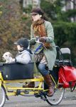 Amsterdam 22 november 2007
Susan Visser met zoontje en hondje op de bakfiets.