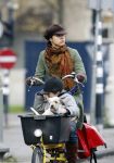 Amsterdam 22 november 2007
Susan Visser met zoontje en hondje op de bakfiets.