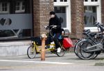 Amsterdam 30 december 2008
Susan Visser op bakfiets in amsterdam.
Peter Smulders bv