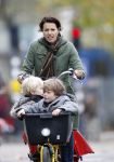 Amsterdam 31c oktober 2007
Susan Visser met kinderen in de bakfiets.