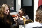 Amsterdam 21 april 2009
Suzanne Klemann drijkt biertje op terras.
Peter Smulders bv