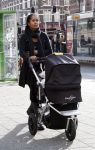 Amsterdam 17 november 2007
Sylvia Kieft achter kinderwagen met daarin haar baby.
