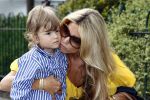 Uitgeest 3 juni 2008
Sylvie v d Vaart en zoon Damian komen thuis nadat papa Rafael vertrokken is met het Nederlands elftal naar Zwitserland voor het EK.