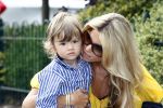 Uitgeest 3 juni 2008
Sylvie v d Vaart en zoon Damian komen thuis nadat papa Rafael vertrokken is met het Nederlands elftal naar Zwitserland voor het EK.