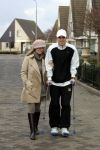 Uitgeest 17 november 2005
Rafael v d Vaart op krukken na operatie en zijn vrouw Sylvie v d Vaart zwanger met petje.
