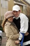 Uitgeest 17 november 2005
Rafael v d Vaart op krukken na operatie en zijn vrouw Sylvie v d Vaart zwanger met petje.