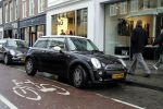 Amsterdam 20 november 2004
Sylvie v d Vaart  haar mini cooper op de PC Hooftstraat.