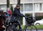 Amsterdam 19 januari 2009
Tatum Dagelet op de fiets met haar dochter Toy Travis.
Peter Smulders bv