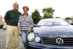Den Haag 20 juni 2008
Ien en Theo Borg bij hun auto. 
Vanwege de hoge benzineprijs kunnen ze bijna geen auto meer rijden