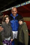 Volendam 24 maart 2009
Artiesten volendam waaronder Jan Smit en Simon Keizer voetballen in het stadion van Volendam tegen oa Mental Theo nabuurs Grad Damen en Rashid. Dick Jol is de scheidsrechter. Uiteindelijk wint brabant met 2-4
Peter Smulders bv