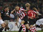 Eindhoven, 6 Oktober 2007
Kompetiewedstrijd PSV-Willem II , eindstand 3-0 Seizoen 2007/2008
Timmy Simons wordt vastgehouden door Frank Demouge