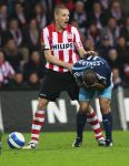 Eindhoven, 19 Maart 2008 Kompetitiewedstrijd PSV-AJAX, eindstand 0-0 
Seizoen 2007/2008
Timmy Simons met een Leonardo die zich weer staat aan te stellen