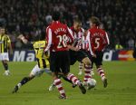 Eindhoven, 23 Oktober 2007
Champions League wedstrijd PSV-Fenerbahce, eindstand 0-0
Seizoen 2007/2008
Timmy Simons in duel met Gokhan Gonul